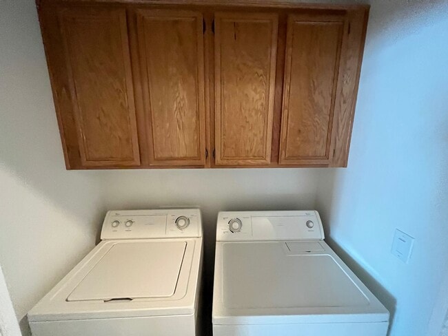 Building Photo - 2 BED / 2 BA - ALL APPLIANCES - COMMUNITY ...