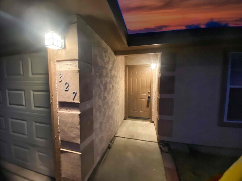 Building Photo - 327 S Water Ln