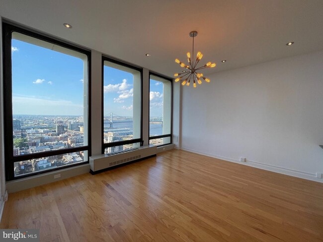 Building Photo - 285 St James Pl