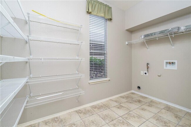 Building Photo - 8528 Harrier Dr