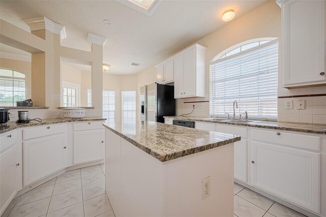 Building Photo - 14203 Torrey Village Dr
