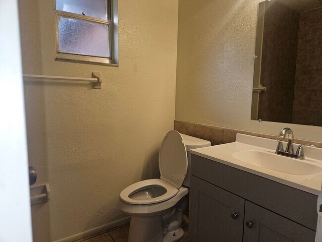 Building Photo - 3/2 DUPLEX