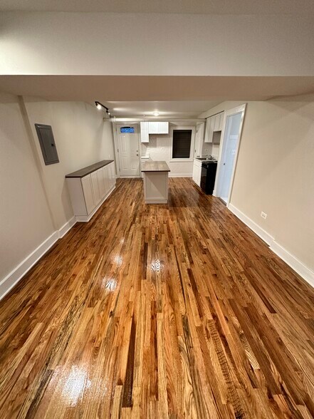 Building Photo - 845 W Agatite Ave