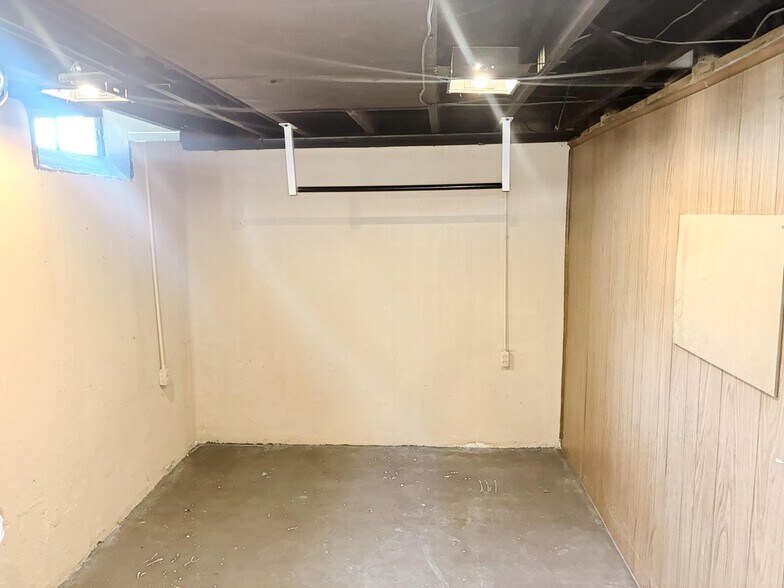 Building Photo - 1655 Hazel St