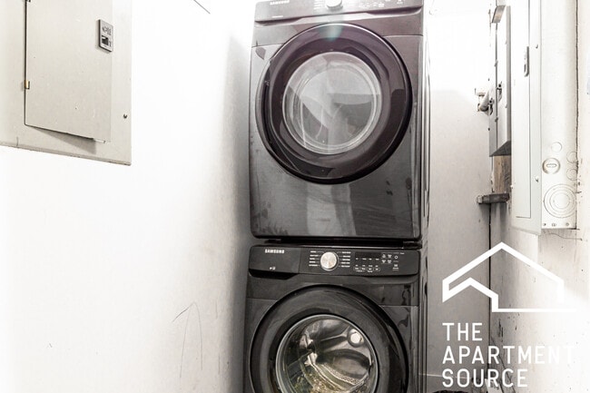 Building Photo - 2509 W Diversey Ave