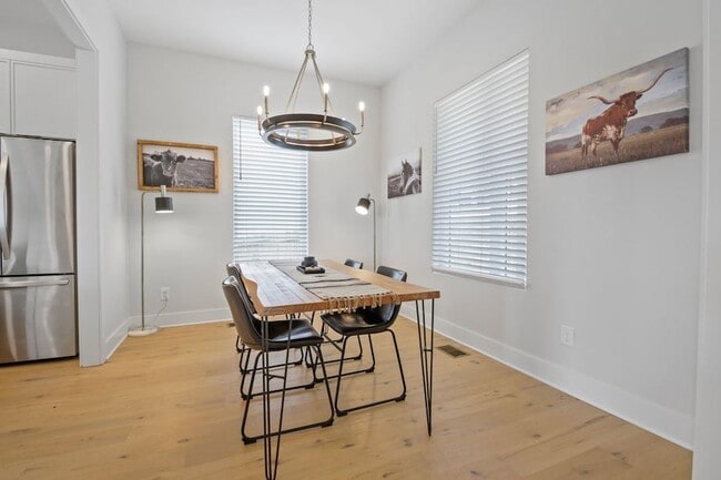 Building Photo - 2306 Ilolo St