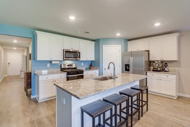 Building Photo - Beautiful 4 bed 2 bath