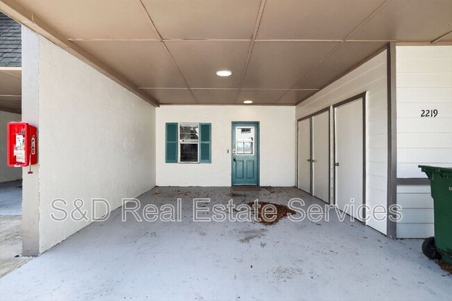 Building Photo - 2219 9th St SE