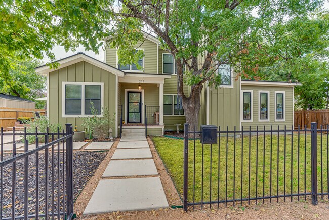 Building Photo - 211 Gibson
