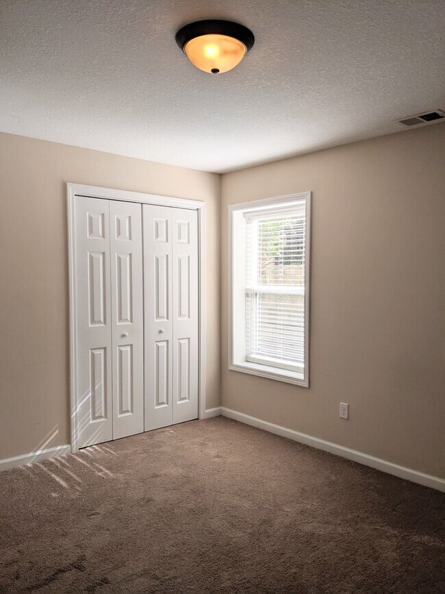 Building Photo - South Asheville Rental!