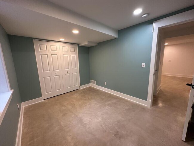 Building Photo - 1306 New Hampshire St