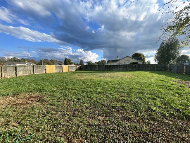 Building Photo - 100 Green Lea Ln