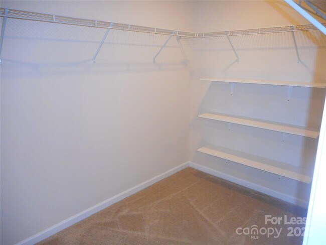 Building Photo - 3058 Eastcott Ave