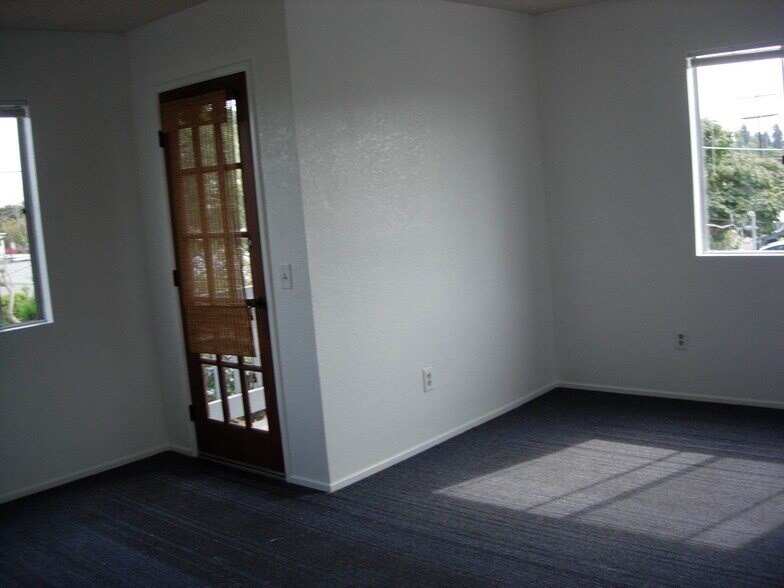 Building Photo - 816 Delaware St