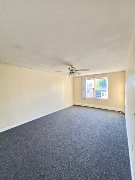 Building Photo - 553 Dix St