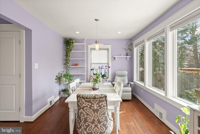 Building Photo - 1804 S Oakland St