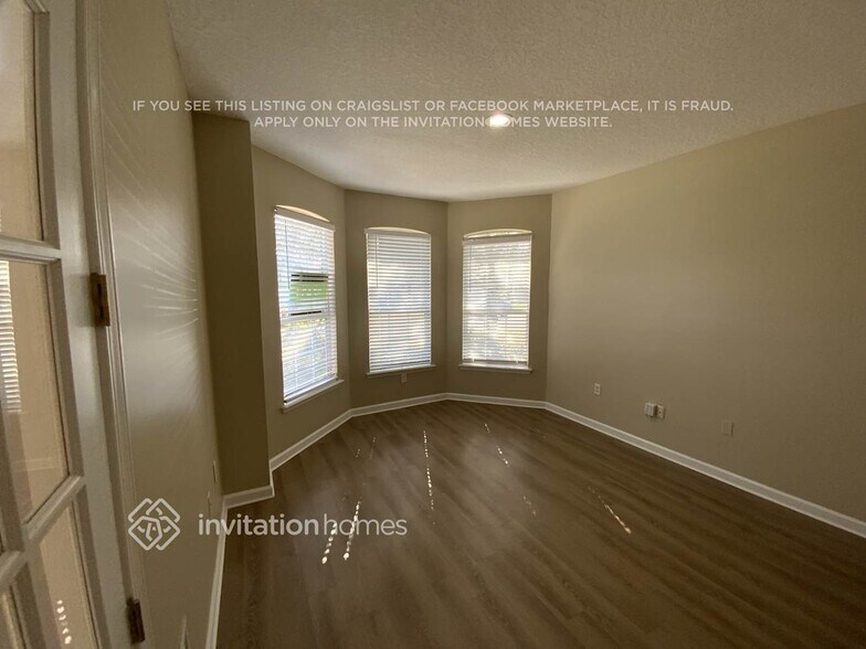 Building Photo - 833 Lord Nelson Blvd