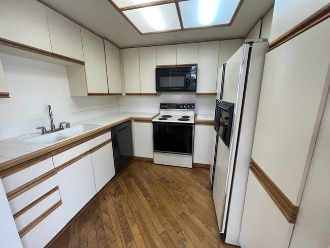 Building Photo - 46 Rainwood