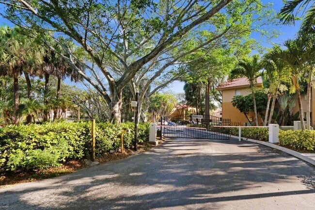 Building Photo - 4791 Via Palm Lakes Via
