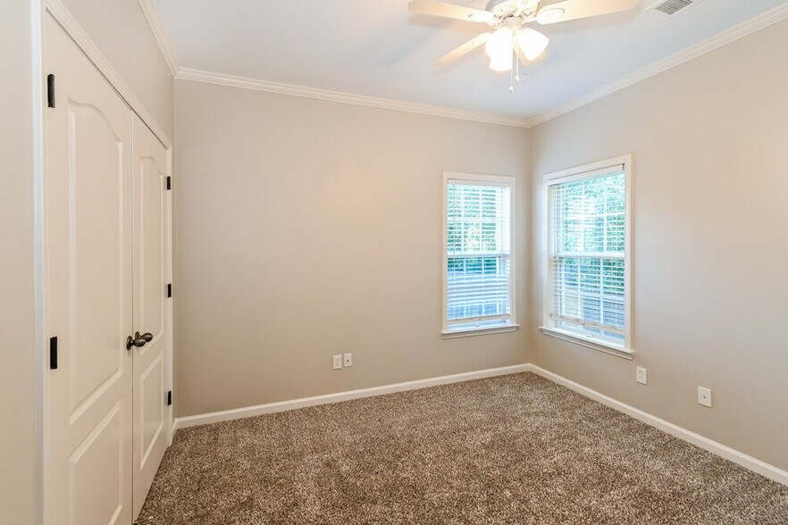 Building Photo - 374 Steadman Ln