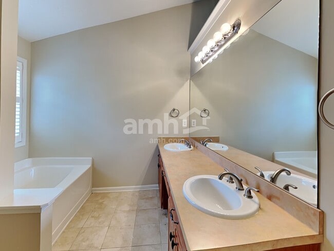 Building Photo - 3385 Woodash Ln