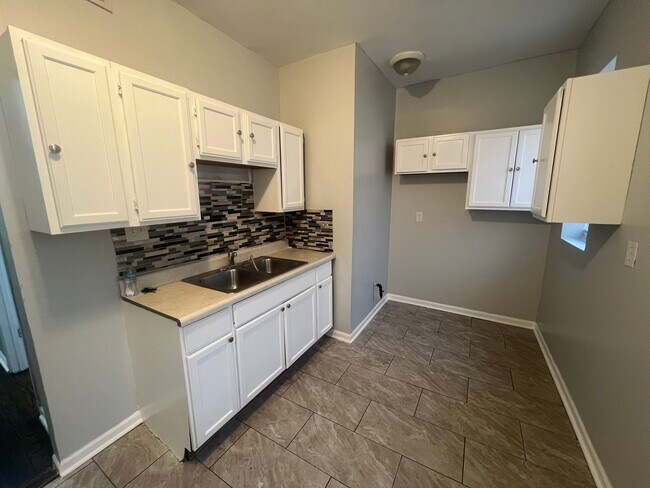 Building Photo - 7147 S Woodlawn Ave