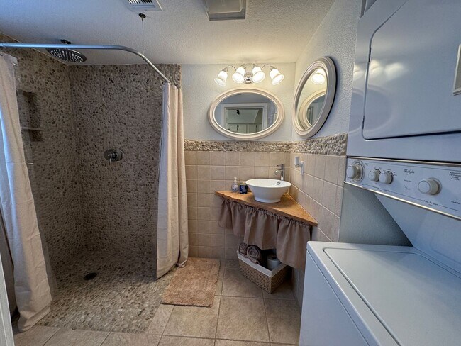 Building Photo - 2 BR Furnished Condo on the Colorado River with Utilities included