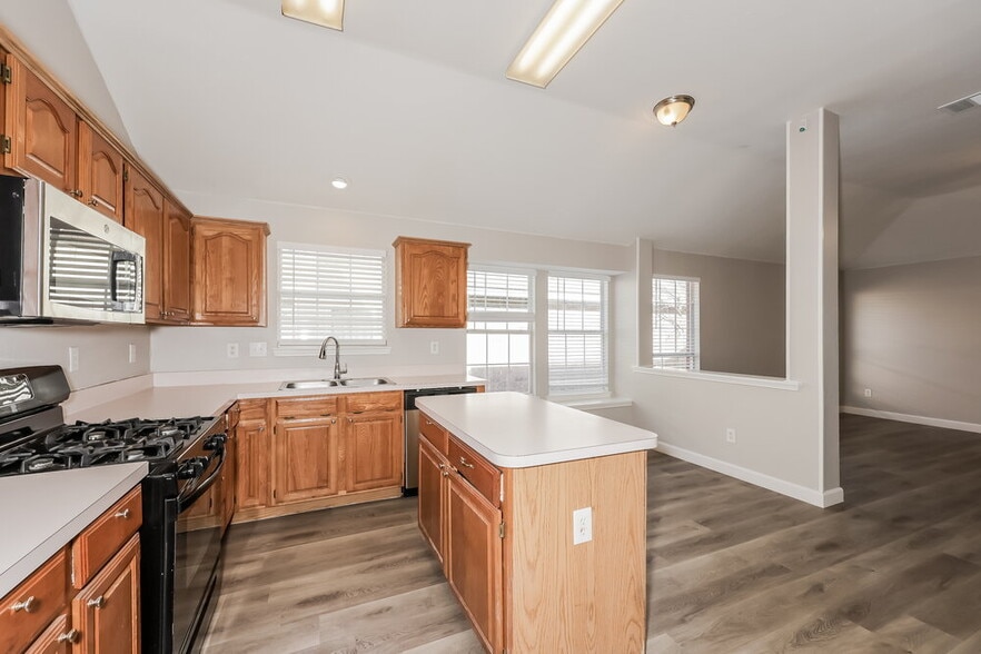 Building Photo - 5002 Wordsworth Dr