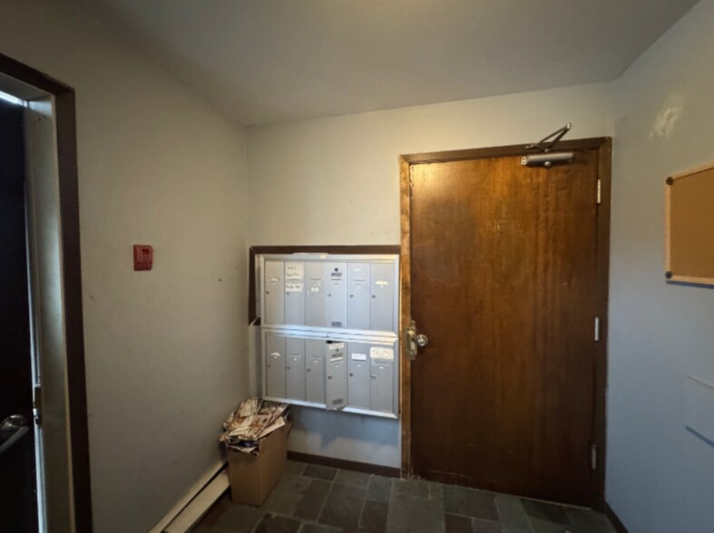 Building Photo - 630 S Hawley Rd