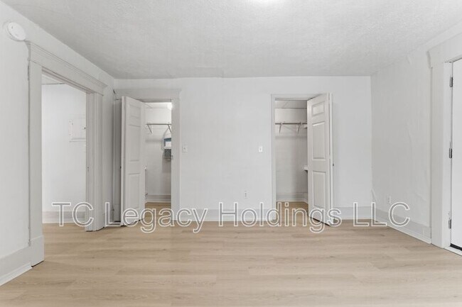 Building Photo - 16 Flint St