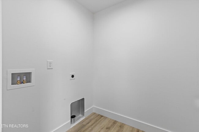Building Photo - 4131 Porter Ave