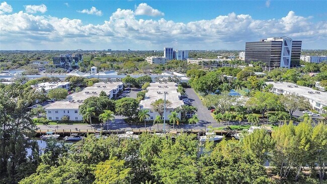 Building Photo - 6273 Bay Club Dr