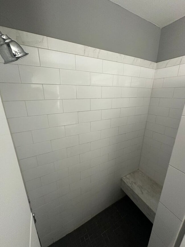Building Photo - Perfect location - beautifully updated 2 bed!