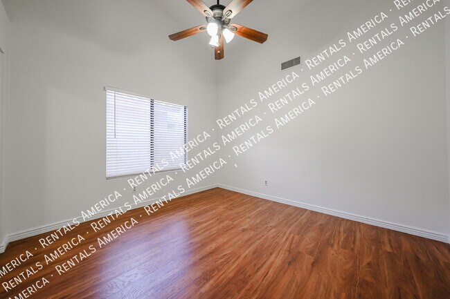 Building Photo - 532 E Stonebridge Dr