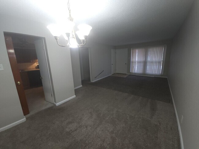 Building Photo - Charming & Comfortable Home in North County St. Louis