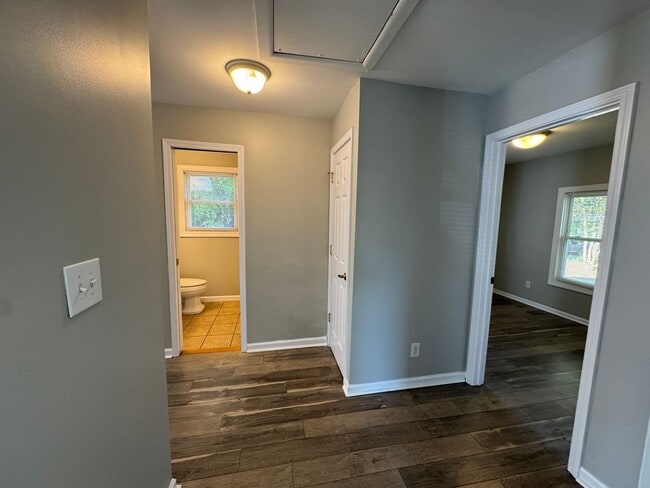 Building Photo - Available to Show