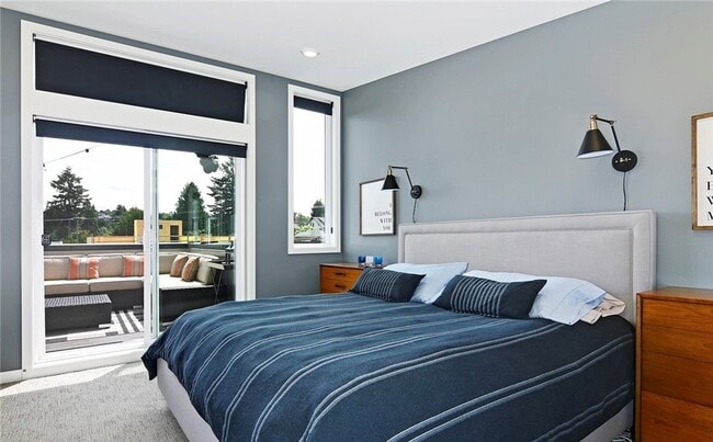 Building Photo - LUXURY WEST SEATTLE TOWNHOME FOR RENT; AVA...