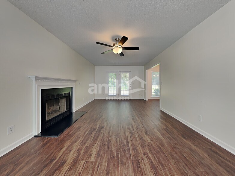 Building Photo - 5918 Highland Grove Dr