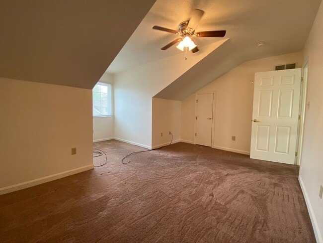 Building Photo - 106 Amber Ln