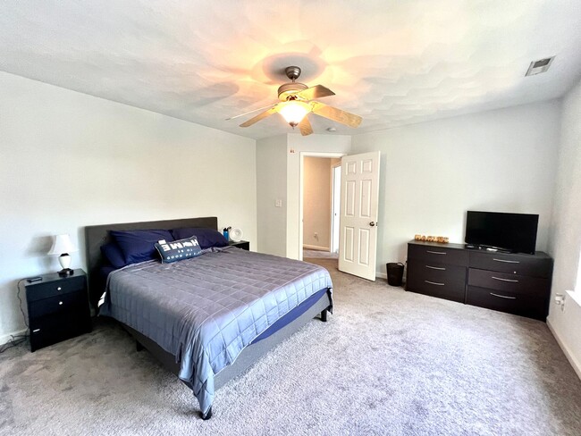 Building Photo - 4 bedroom home in Oceanview, Norfolk