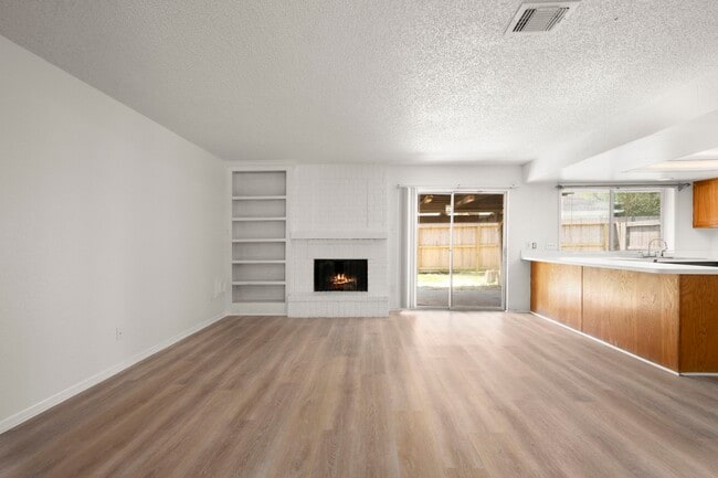 Building Photo - 7415 Creekfield Dr