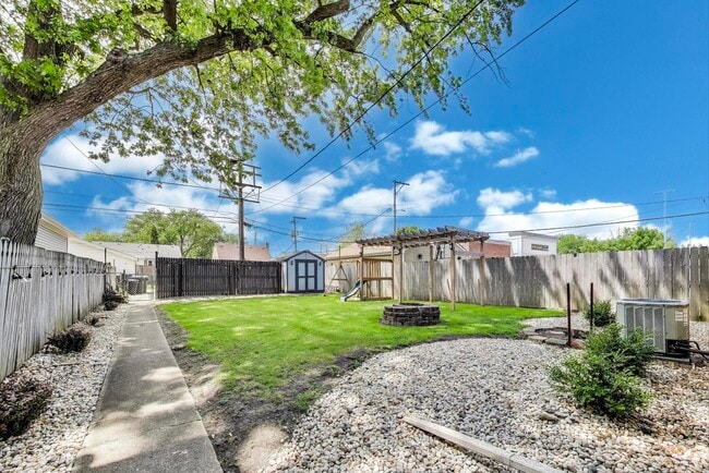 Building Photo - 4118 Prairie Ave