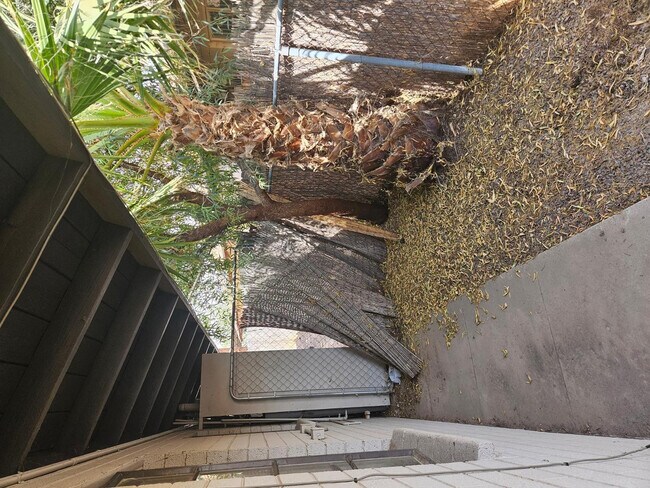 Building Photo - 802 W Turney Ave