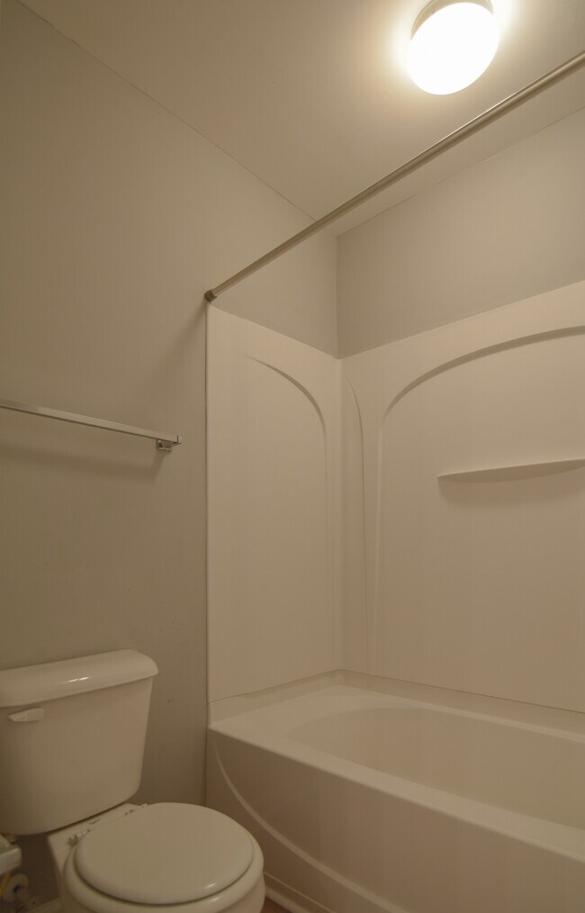 Building Photo - 222 Brookshire Rd