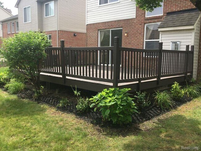 Building Photo - 879 Autumn Ridge Dr