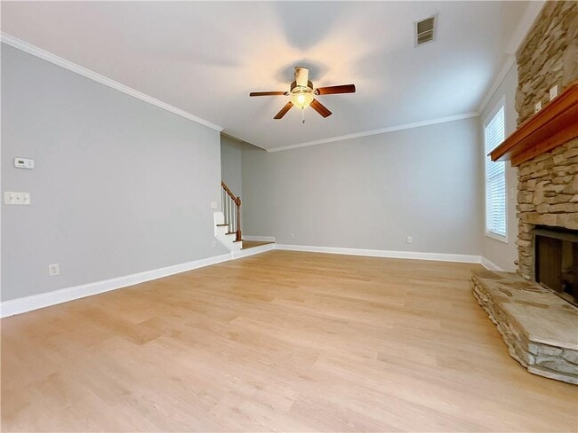 Building Photo - 636 Royal Crest Ct