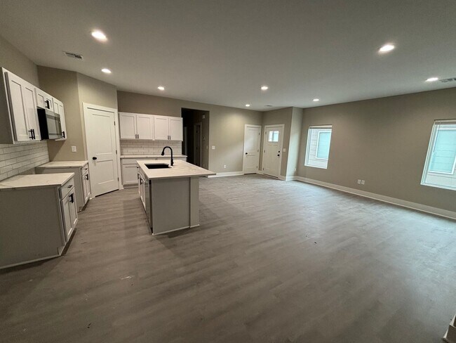 Building Photo - 2143/45 N Reece St