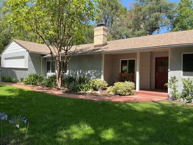 Building Photo - La Cañada Schools-  Family Home - Natural Hardwood, 2 car attached garage, Central A/C, New Appli...