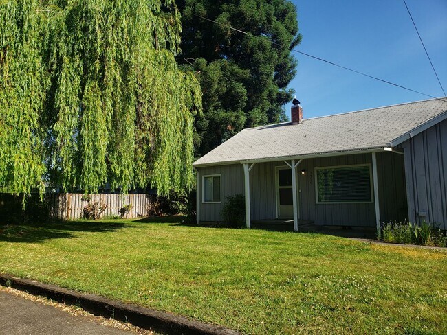 Building Photo - Unique Forest Grove Ranch with Large Backyard
