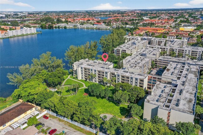 Building Photo - 10000 NW 80th Ct